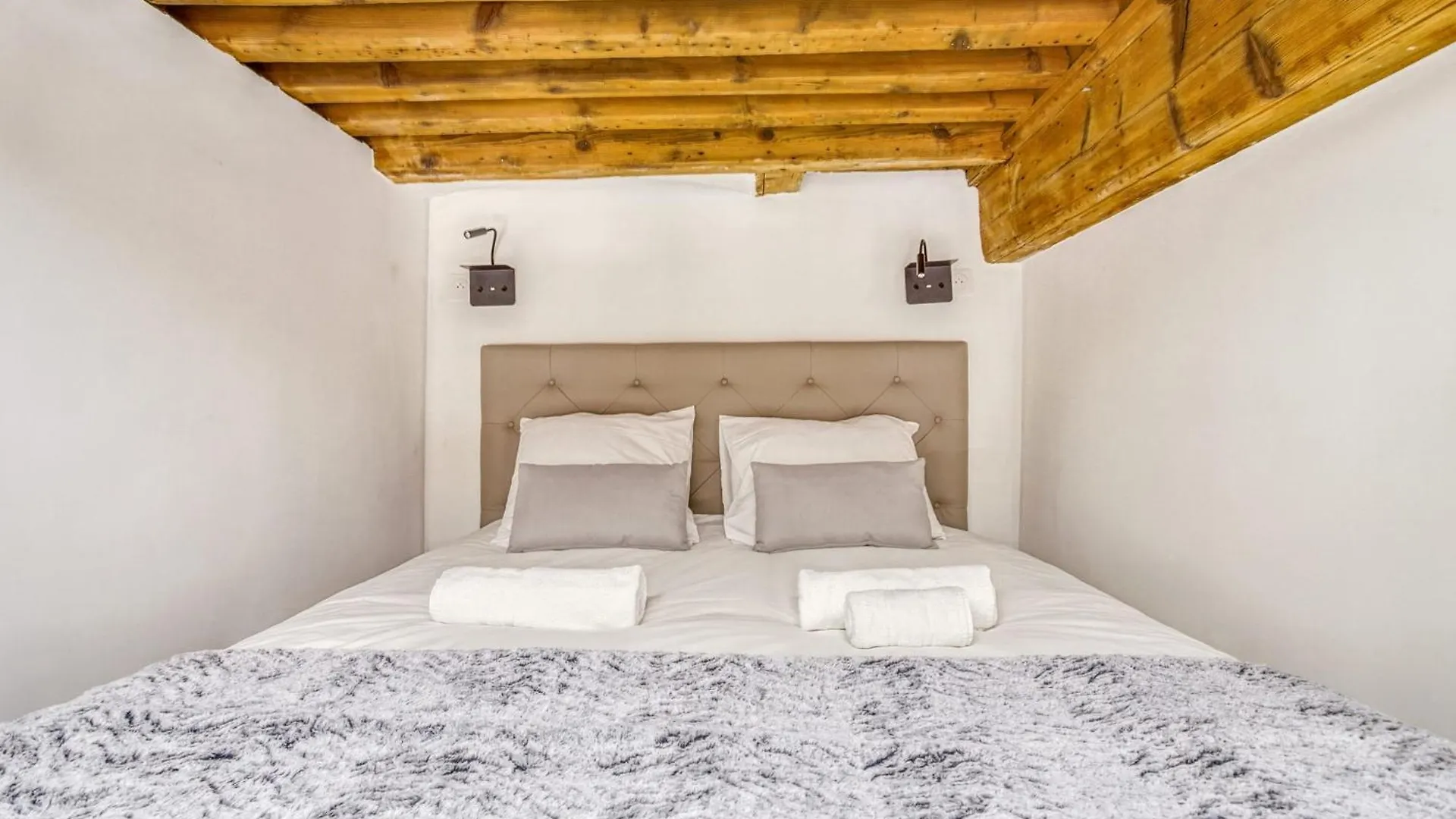 Charming 6-Person Apartment Terreaux & Croix Rousse Area Lyon